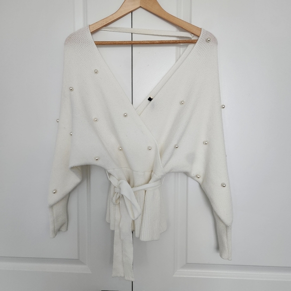 White pearl sweater - Picture 2 of 3
